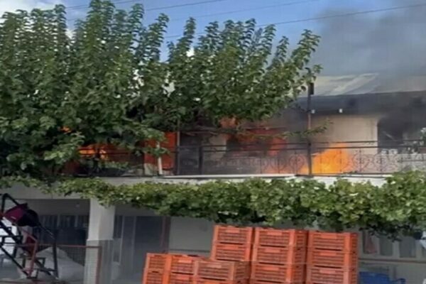 Manisa’da çıkan yangında ev kullanılamaz hal...