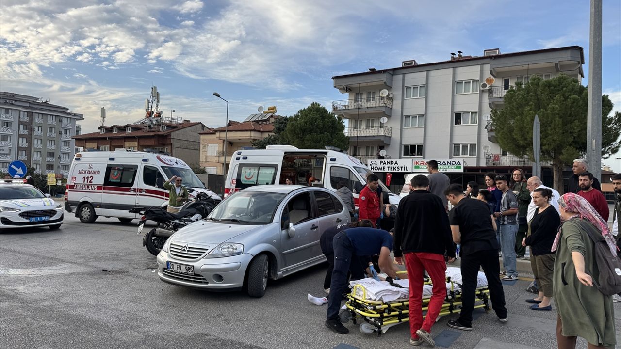 Otomobille motosiklet çarpıştı… 4 yaralı!